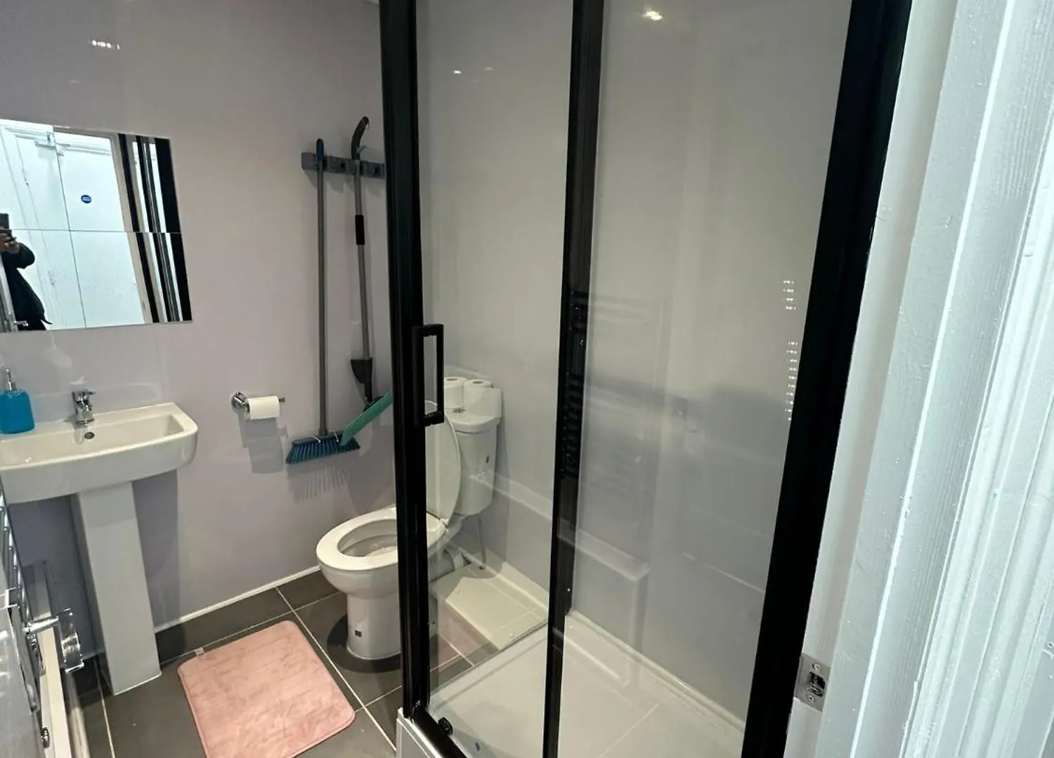 Suli House- Holiday Flats & En-Suite-Families And Couples Only Blackpool
