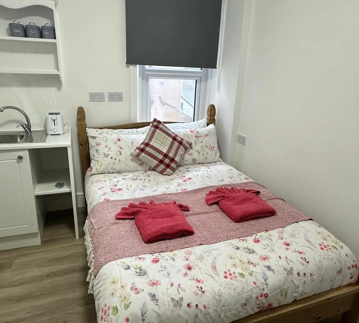 Apartment Suli House- Holiday Flats & En-Suite-Families And Couples Only Blackpool