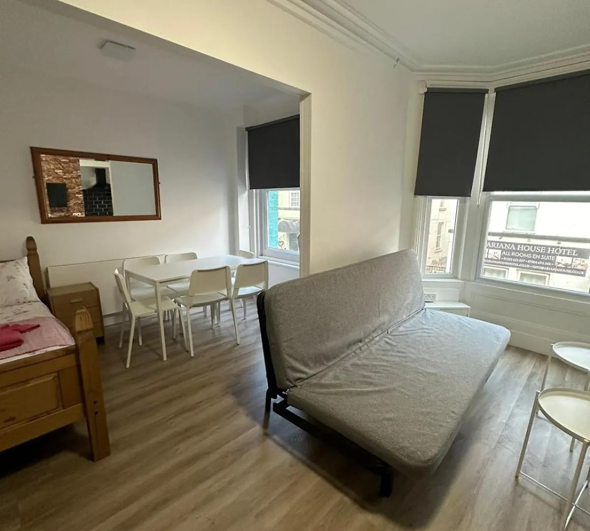 Suli House- Holiday Flats & En-Suite-Families And Couples Only Blackpool